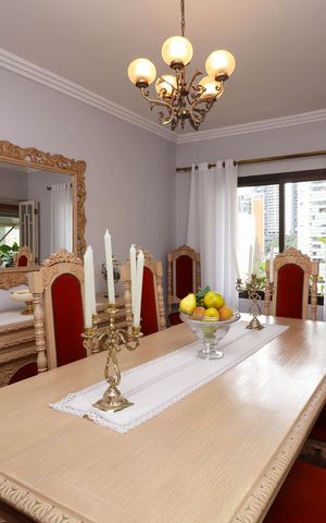 Apartamento à venda com 360m², 3 quartos e 5 vagas Apartamento à venda com 360m², 3 quartos e 5 vagasSala de Jantar