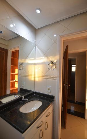 Apartamento à venda com 244m², 3 quartos e 2 vagasBanheiro da Suite