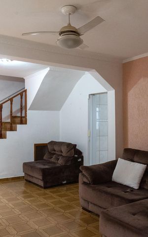 Casa para alugar com 125m², 3 quartos e 2 vagasSala