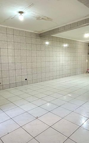 Casa à venda com 140m², 3 quartos e 3 vagas Casa à venda com 140m², 3 quartos e 3 vagasSalão