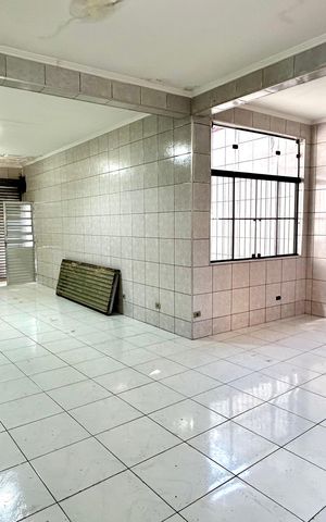 Casa à venda com 140m², 3 quartos e 3 vagas Casa à venda com 140m², 3 quartos e 3 vagasSalão