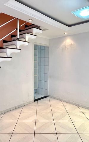 Casa à venda com 140m², 3 quartos e 3 vagas Casa à venda com 140m², 3 quartos e 3 vagasSala