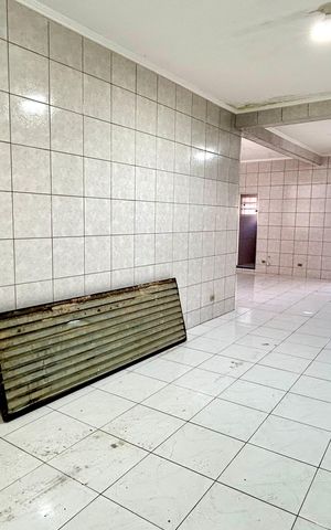Casa à venda com 140m², 3 quartos e 3 vagas Casa à venda com 140m², 3 quartos e 3 vagasSalão