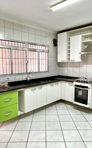 Casa à venda com 140m², 3 quartos e 3 vagas Casa à venda com 140m², 3 quartos e 3 vagasCozinha