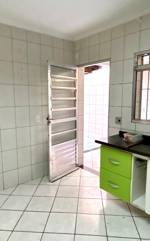 Casa à venda com 140m², 3 quartos e 3 vagas Casa à venda com 140m², 3 quartos e 3 vagasCozinha