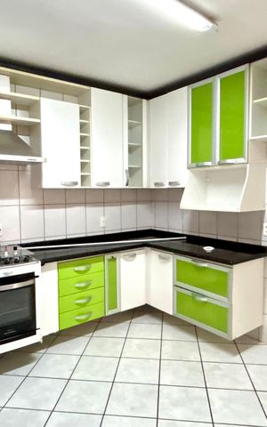 Casa à venda com 140m², 3 quartos e 3 vagas Casa à venda com 140m², 3 quartos e 3 vagasCozinha