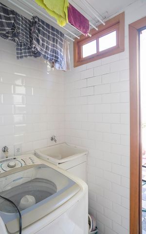 Casa à venda com 194m², 5 quartos e 2 vagasÁrea de serviço