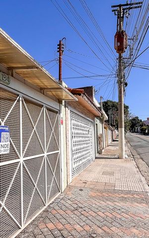 Casa à venda com 194m², 5 quartos e 2 vagasFachada + plaquinha