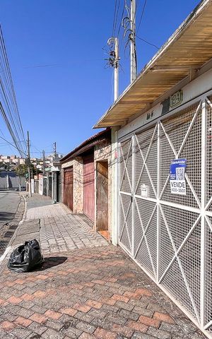 Casa à venda com 194m², 5 quartos e 2 vagasFachada + plaquinha