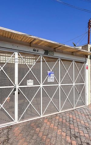 Casa à venda com 194m², 5 quartos e 2 vagasFachada + plaquinha