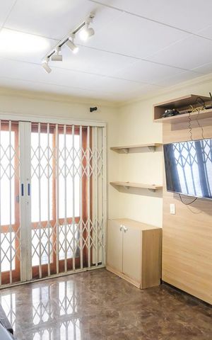 Casa à venda com 194m², 5 quartos e 2 vagasSala