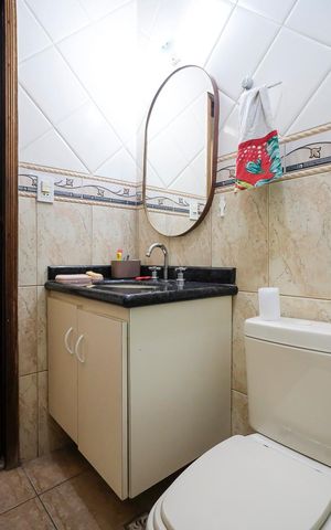 Casa à venda com 194m², 5 quartos e 2 vagasBanheiro