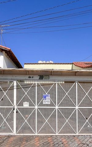 Casa à venda com 194m², 5 quartos e 2 vagasFachada + plaquinha