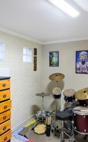 Casa à venda com 194m², 5 quartos e 2 vagasQuarto de serviço