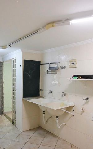 Casa à venda com 194m², 5 quartos e 2 vagasÁrea de serviço