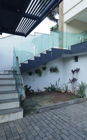 Casa à venda com 250m², 4 quartos e 2 vagasGaragem