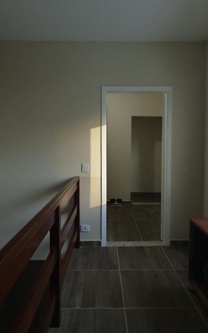 Casa à venda com 250m², 4 quartos e 2 vagasHall do piso superior