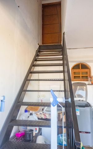 Casa à venda com 418m², 3 quartos e 2 vagas Casa à venda com 418m², 3 quartos e 2 vagasEscada para casa 2