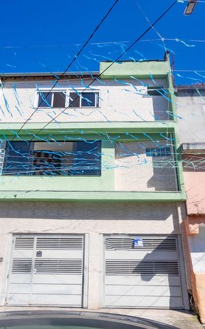 Casa à venda com 418m², 3 quartos e 2 vagas Casa à venda com 418m², 3 quartos e 2 vagasFachada + placa