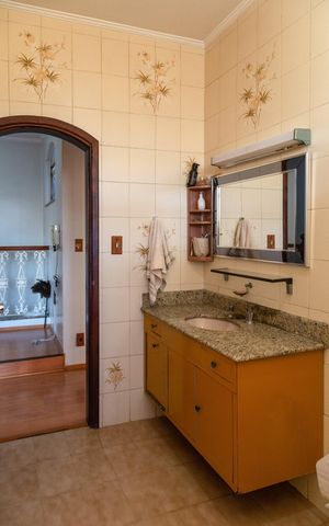 Casa para alugar com 371m², 4 quartos e 4 vagasBanheiro social