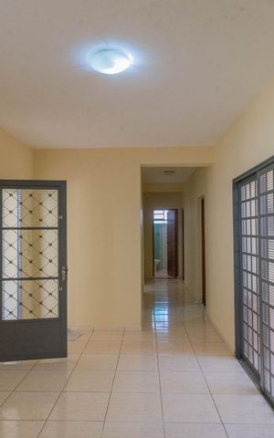 Casa à venda com 300m², 2 quartos e 6 vagas Casa à venda com 300m², 2 quartos e 6 vagasCasa 2 - Sala