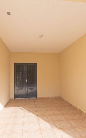 Casa à venda com 300m², 2 quartos e 6 vagas Casa à venda com 300m², 2 quartos e 6 vagasQuintal - Garagem