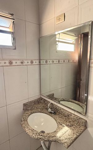Casa para alugar com 71m², 2 quartos e 1 vaga Casa para alugar com 71m², 2 quartos e 1 vagaBanheiro da Suíte 1