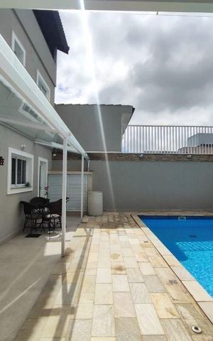 Casa à venda com 300m², 4 quartos e 6 vagas