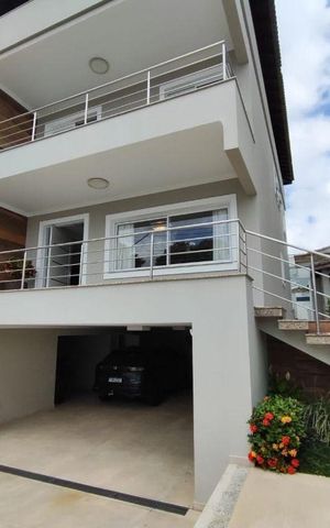 Casa à venda com 300m², 4 quartos e 6 vagas