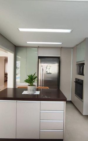 Casa à venda com 300m², 4 quartos e 6 vagas