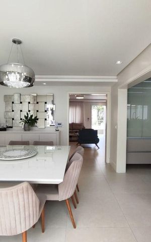 Casa à venda com 300m², 4 quartos e 6 vagas