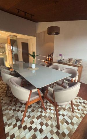 Casa de condomínio à venda com 500m², 4 quartos e 4 vagas Casa de condomínio à venda com 500m², 4 quartos e 4 vagasSala de Jantar