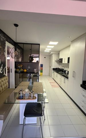 Apartamento à venda com 195m², 3 quartos e 3 vagas Apartamento à venda com 195m², 3 quartos e 3 vagasCozinha