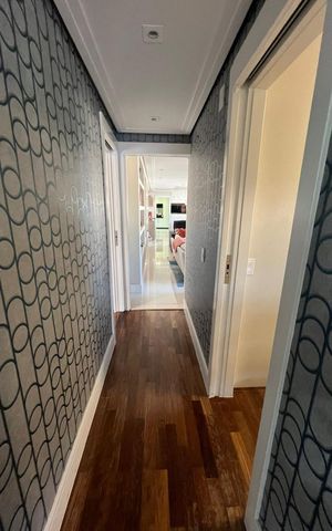 Apartamento à venda com 195m², 3 quartos e 3 vagas Apartamento à venda com 195m², 3 quartos e 3 vagasCorredor