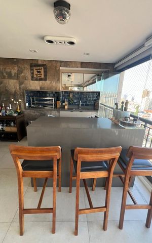 Apartamento à venda com 195m², 3 quartos e 3 vagas Apartamento à venda com 195m², 3 quartos e 3 vagasVaranda