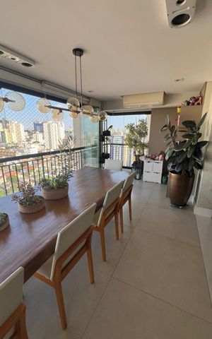 Apartamento à venda com 195m², 3 quartos e 3 vagas Apartamento à venda com 195m², 3 quartos e 3 vagasVaranda