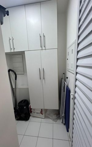Apartamento à venda com 195m², 3 quartos e 3 vagas Apartamento à venda com 195m², 3 quartos e 3 vagasÁrea de serviço