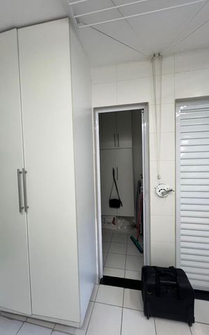 Apartamento à venda com 195m², 3 quartos e 3 vagas Apartamento à venda com 195m², 3 quartos e 3 vagasÁrea de serviço