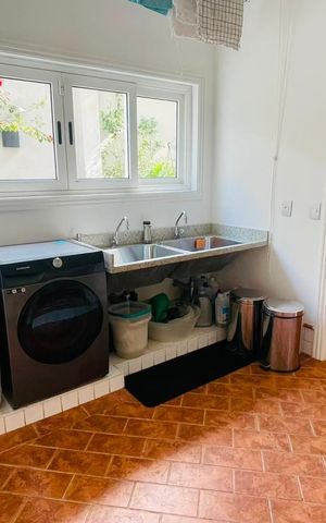 Casa de condomínio à venda com 560m², 5 quartos e 4 vagasLavanderia