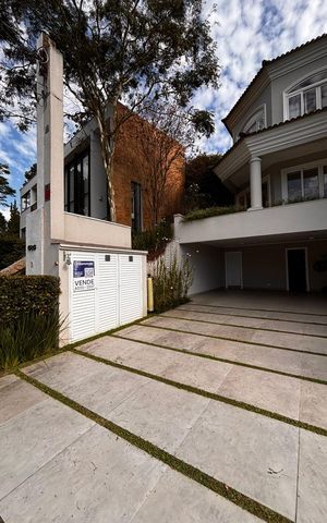 Casa de condomínio à venda com 560m², 5 quartos e 4 vagasPlaca