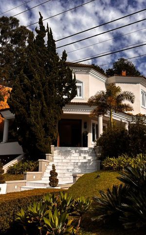 Casa de condomínio à venda com 560m², 5 quartos e 4 vagasFachada