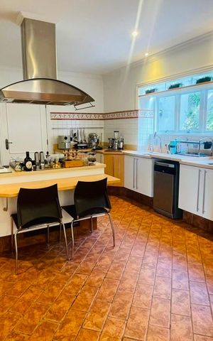 Casa de condomínio à venda com 560m², 5 quartos e 4 vagasCozinha