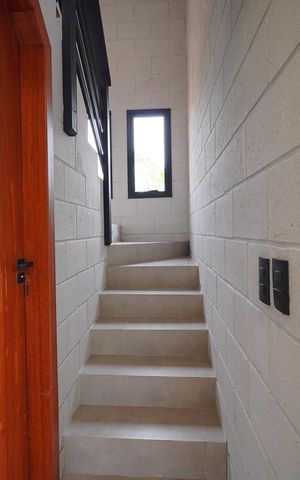 Casa para alugar com 81m², 2 quartos e 2 vagasEscada de acesso a cobertura