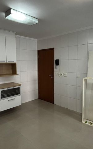 Apartamento à venda com 130m², 3 quartos e 3 vagas Apartamento à venda com 130m², 3 quartos e 3 vagasCozinha