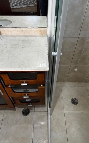 Apartamento à venda com 130m², 3 quartos e 3 vagas Apartamento à venda com 130m², 3 quartos e 3 vagasBanheiro da Suíte 1