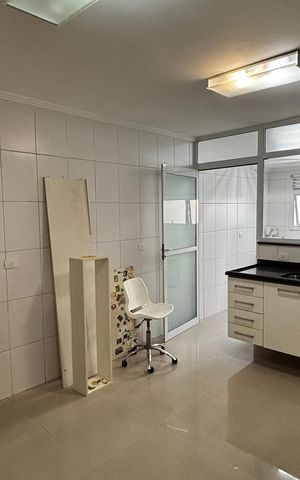 Apartamento à venda com 130m², 3 quartos e 3 vagas Apartamento à venda com 130m², 3 quartos e 3 vagasCozinha