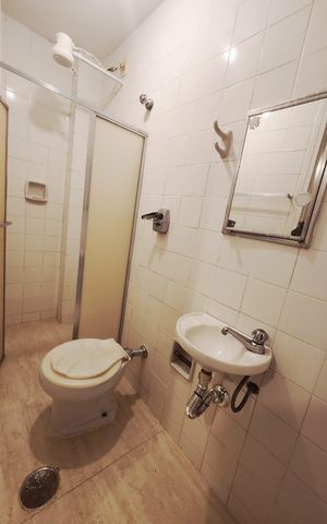 Apartamento para alugar com 340m², 6 quartos e 2 vagas Apartamento para alugar com 340m², 6 quartos e 2 vagasBanheiro de serviço