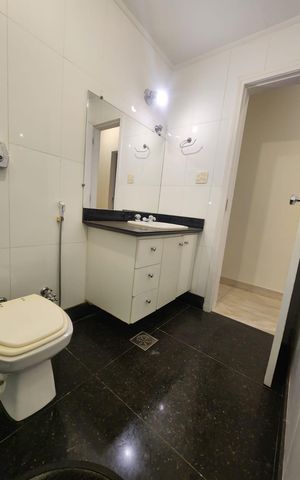 Apartamento para alugar com 340m², 6 quartos e 2 vagas Apartamento para alugar com 340m², 6 quartos e 2 vagasBanheiro da Suíte 2