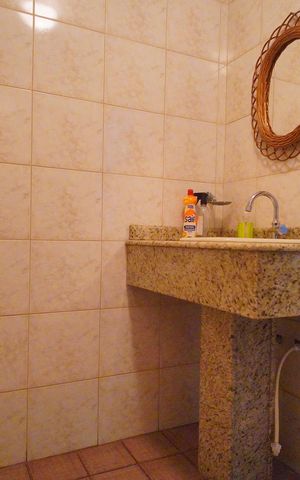 Casa à venda com 240m², 5 quartos e 2 vagaslavabo