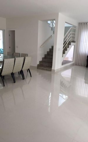 Casa à venda com 480m², 4 quartos e 6 vagas Casa à venda com 480m², 4 quartos e 6 vagasSala